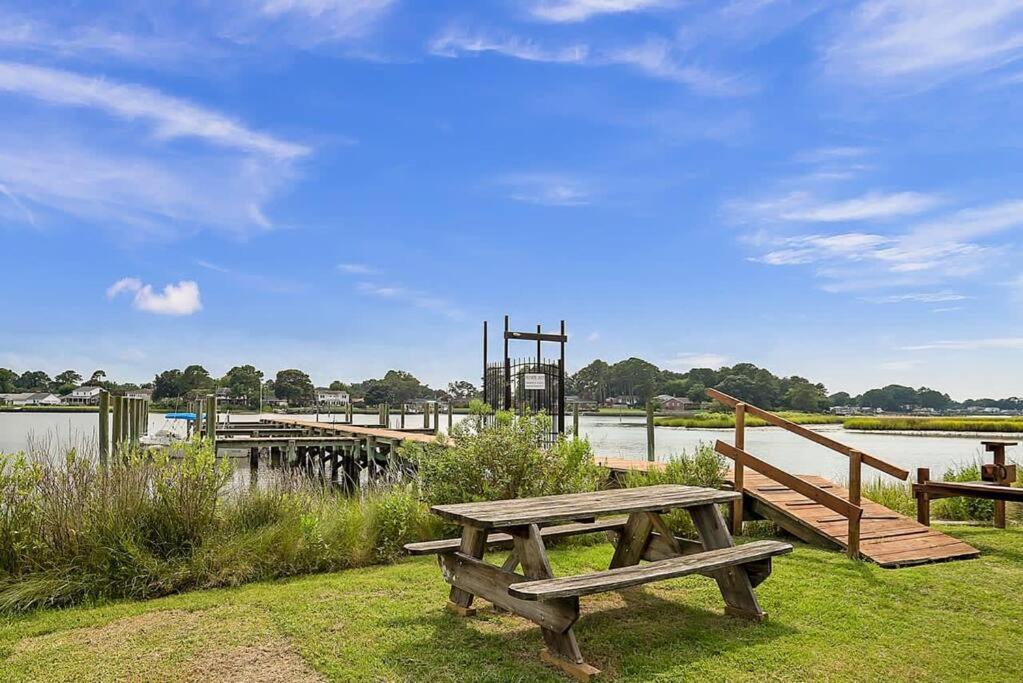 Relaxing On The Bay Apartment Norfolk Exterior foto